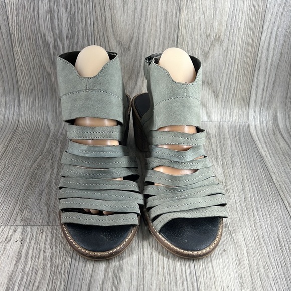 Sbicca Strappy Heeled Sandals - Picture 3 of 14